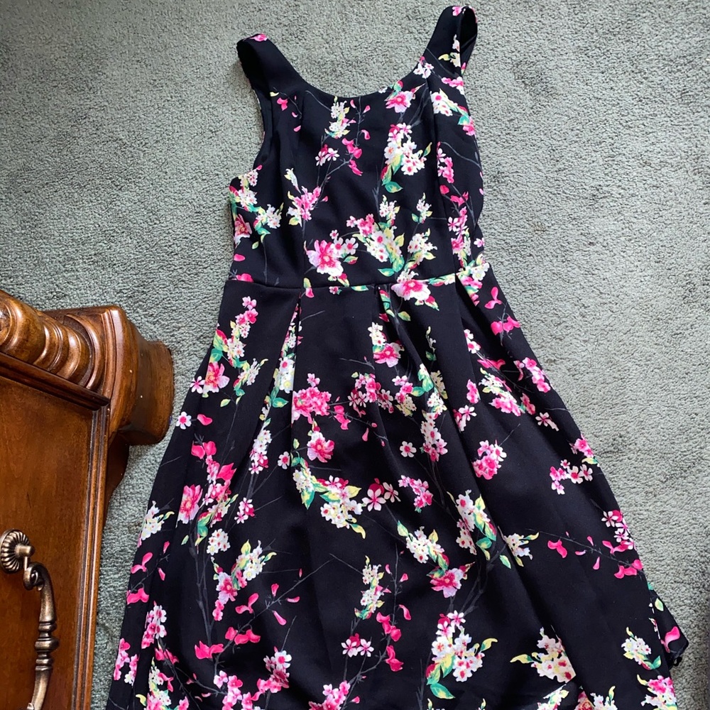 Flowery Dress w/ Open Criss Cross Back
